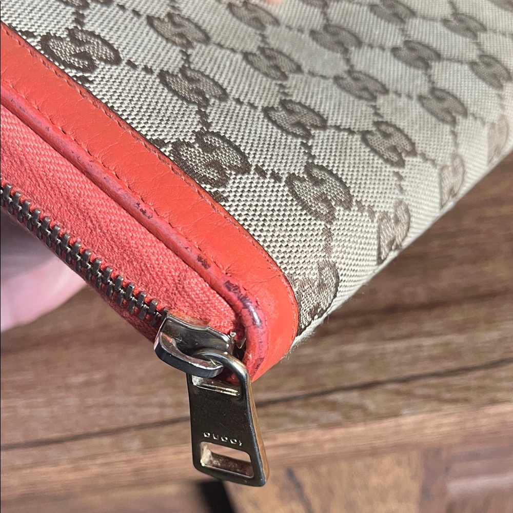 Gucci Beige and Orange Monogram Zip Wallet - Picture 12 of 12